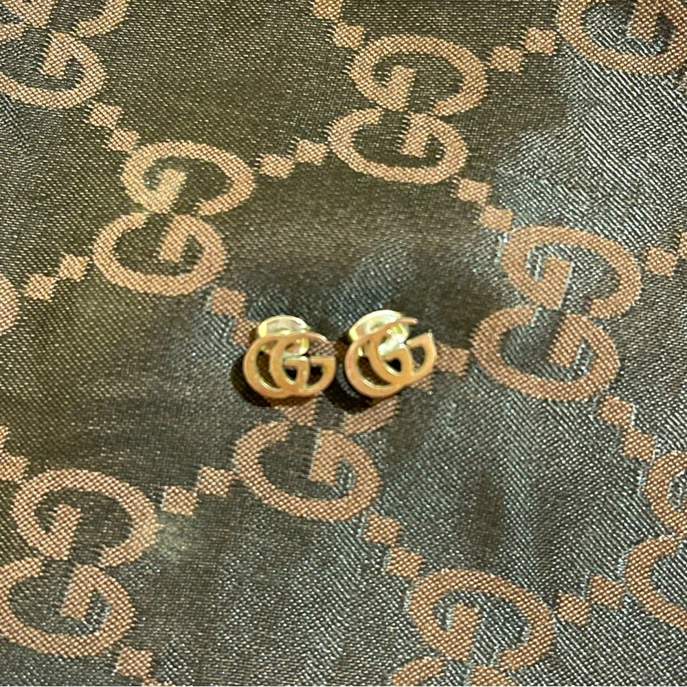 GG stud earrings